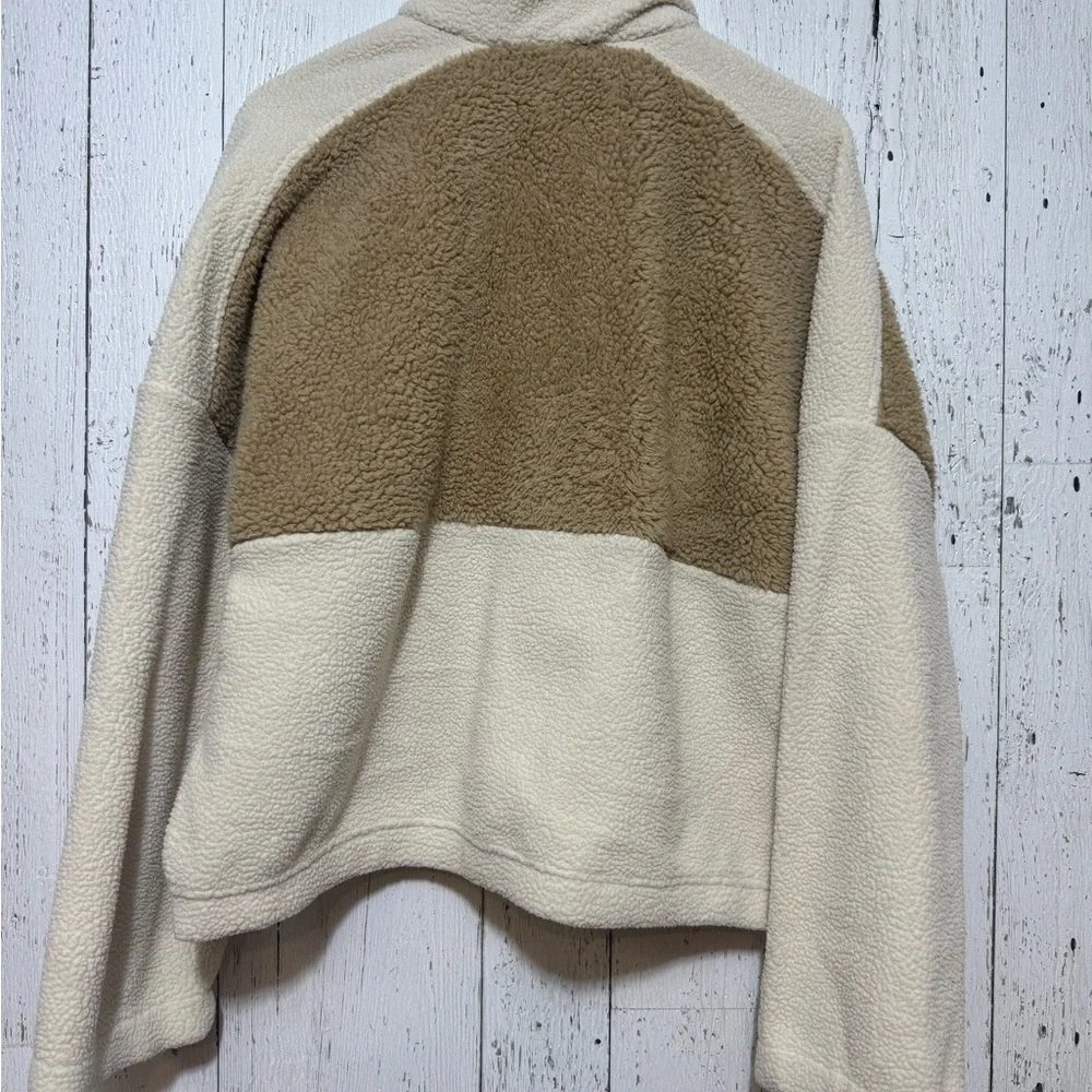 Columbia Tan and Cream Fleece Jacket - Picture 5 of 7